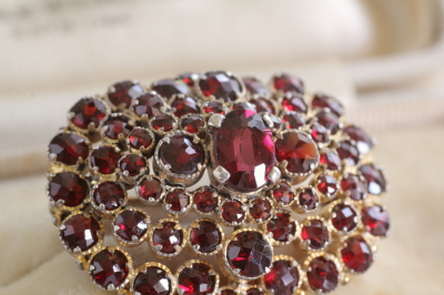 アンティークガーネットブローチ 柘榴石 チェコ アンティークス