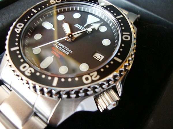 セイコー ダイバー200m パーペチュアルカレンダー SBCM023 新品