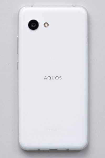 ASCII.jp：小さなボディーに高性能「AQUOS R2 compact」は小型派の救世主