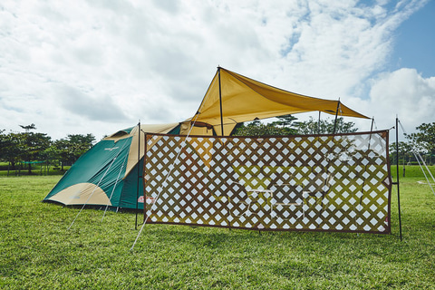 コールマン、アウトドアで風よけになる「スクリーンメッシュウォール