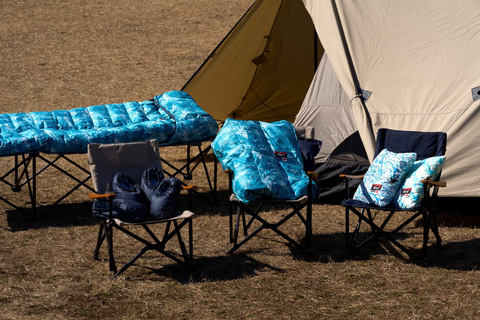 鎌倉天幕×ナンガ、寝袋やブランケットなどコラボアイテム4種