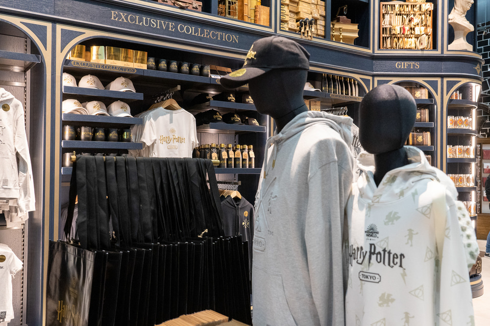 杖もローブも、世界最大のハリー・ポッターショップで魔法にかかった