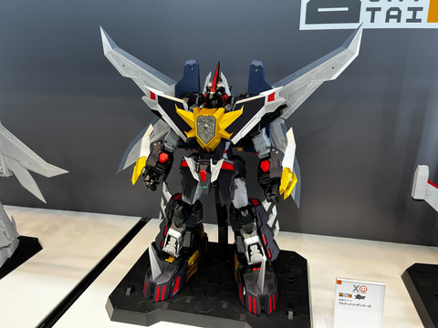 大張正巳氏デザインによる新機体「THE 合体 ダイリューガ」登場