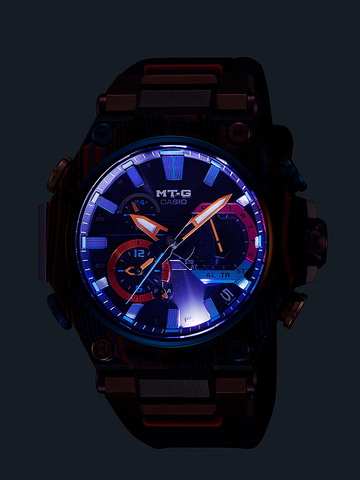 G-SHOCK、マルチカラーカーボンで“レインボーマウンテン”を表現したMT