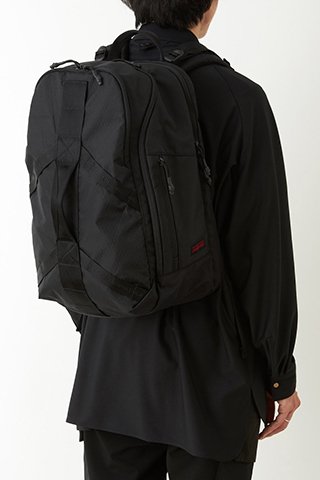 BRIEFING、黒一色のWMコラボ バックパック - Impress Watch