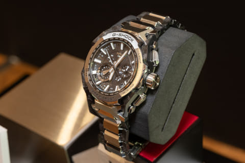 G-SHOCK MT-G、新型にメタル+カーボンのブレスレット版 - Impress Watch