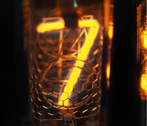 本物のニキシー管を使った置き時計。音声で時刻案内も - 家電 Watch