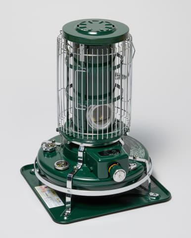 アラジン、BEAMSコラボの限定ストーブ「深緑色」。人気色も再販 - 家電