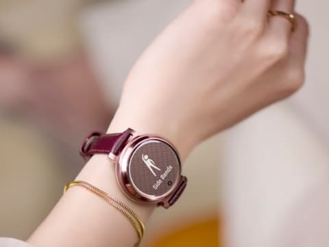 ガーミン、女性がつけやすい小さめスマートウォッチ - 家電 Watch