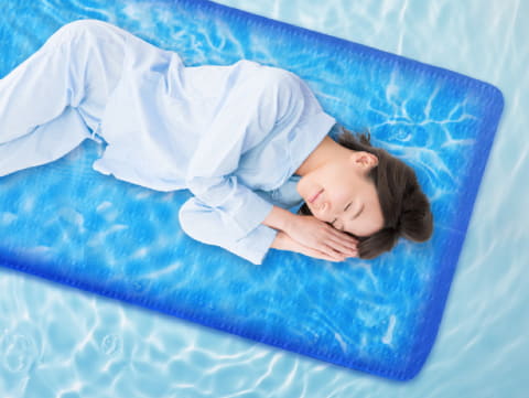 サンコー、冷感が朝まで続くマット。水を循環させて冷やす - 家電 Watch