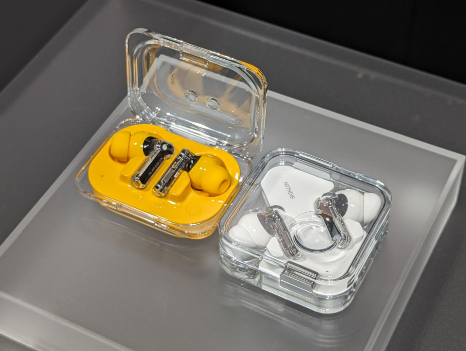 Nothing、イヤホン「Ear」「Ear (a)」を発表 - ケータイ Watch