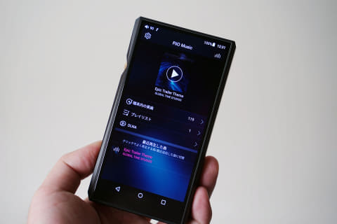 鳥居一豊の「良作×良品」】どっちを選ぶ? ソニー「ZX500」とFiiO「M11