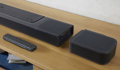 JBL、バッテリ内蔵リアスピーカーが分離するサウンドバー「BAR 1000