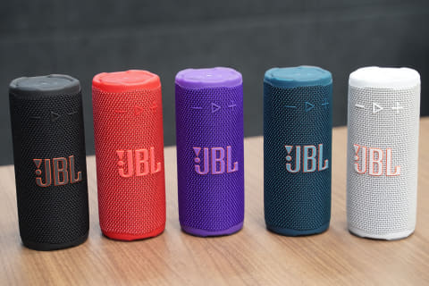 JBL、細身でも本格サウンド、間接照明にもなる新Bluetoothスピーカー