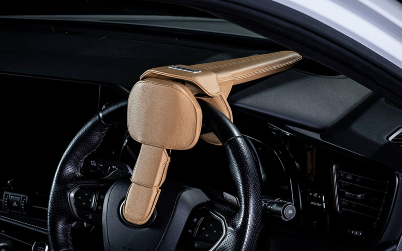 トムス、盗難車被害を未然に防ぐステアリングロックに限定色「ベージュ