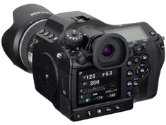 ペンタックス、4,000万画素の中判デジタルカメラ「645D」を正式発表