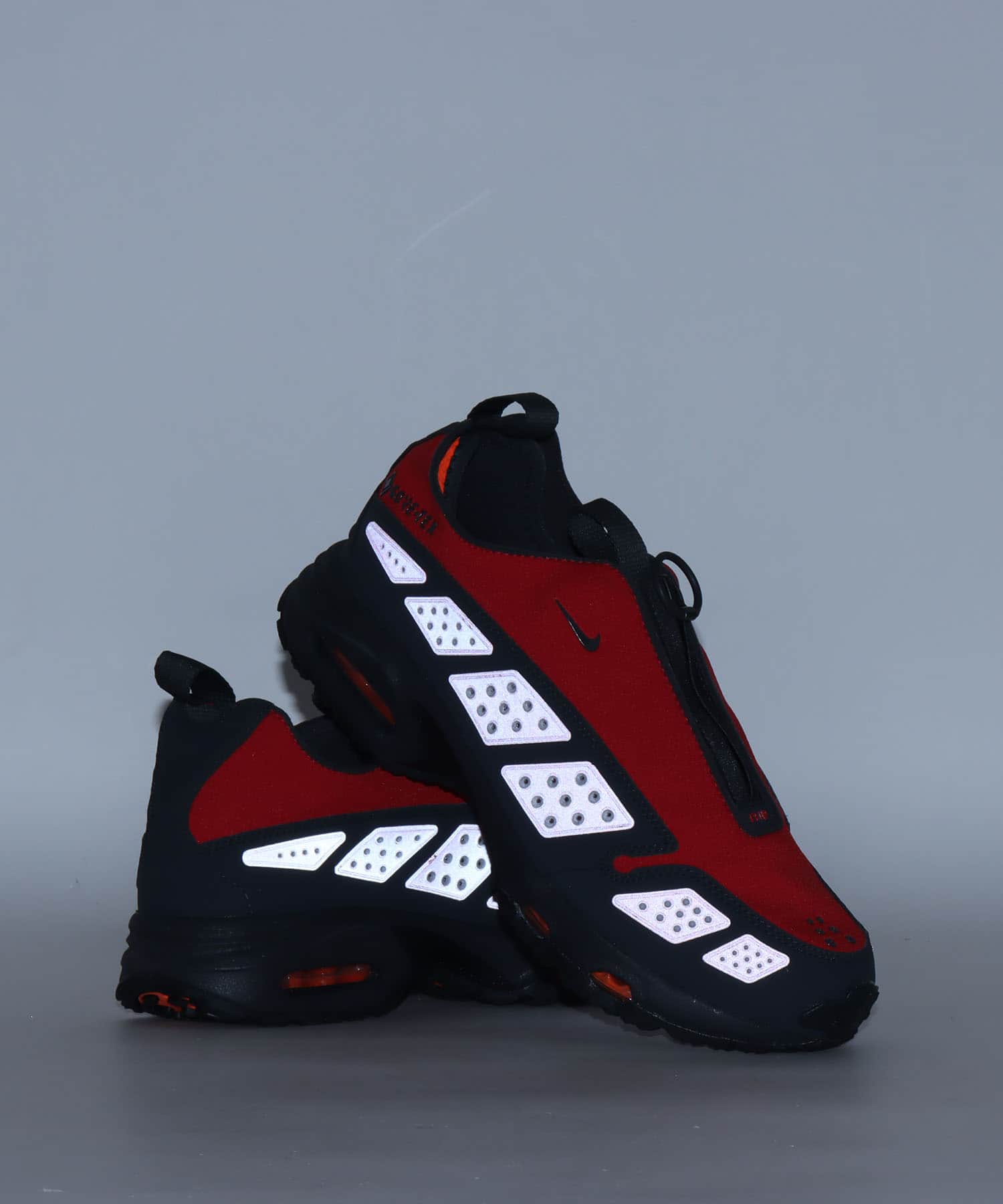 NIKE W AIR MAX SNDR GTX HYPER CRIMSON/DK SMOKE GREY-FIRE RED