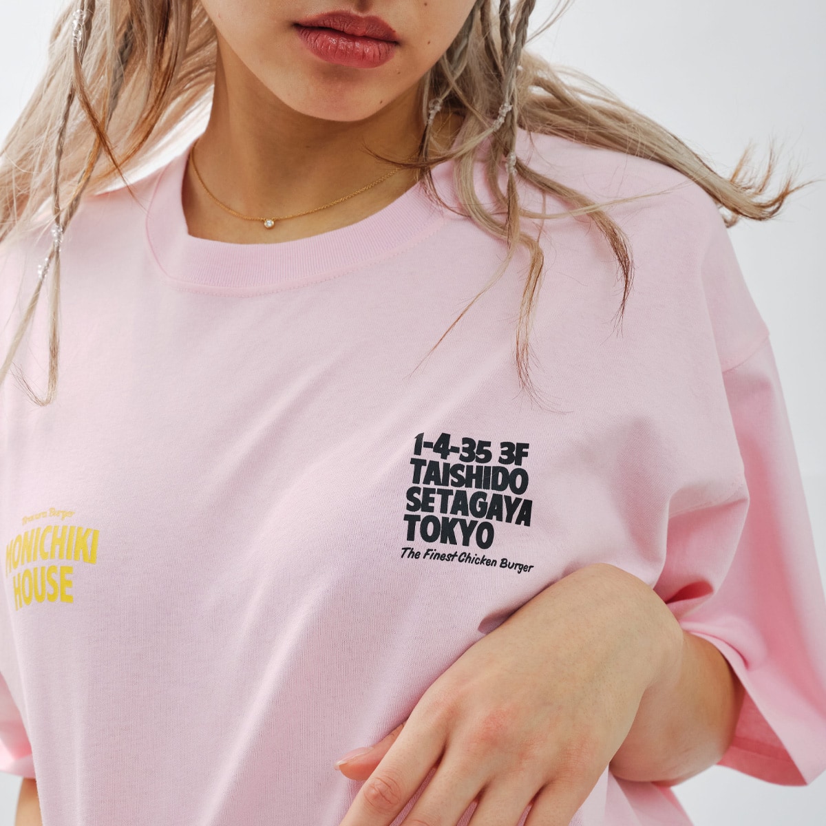 atmos pink x MONICHIKI HOUSE Address T-Shirt PINK（アトモス ピンク