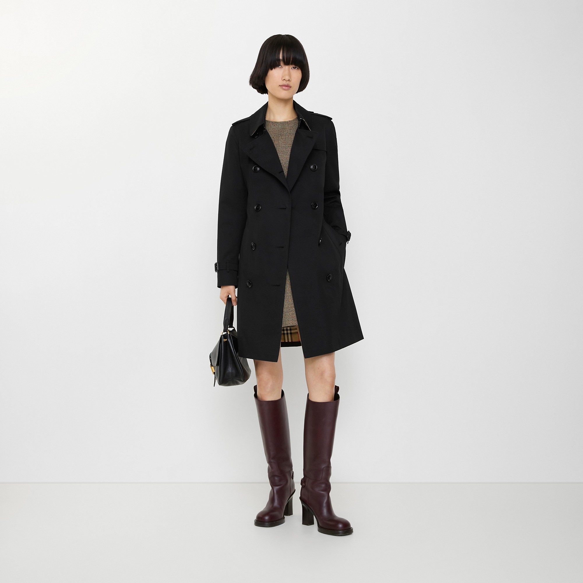 Mid-length Chelsea Heritage Trench Coat in Black - Women, Cotton