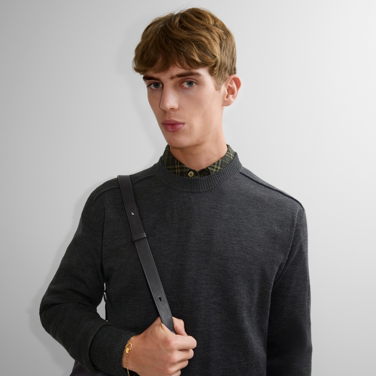 シールドブレスレット​ (ゴールド) - ウィメンズ | Burberry®公式サイト
