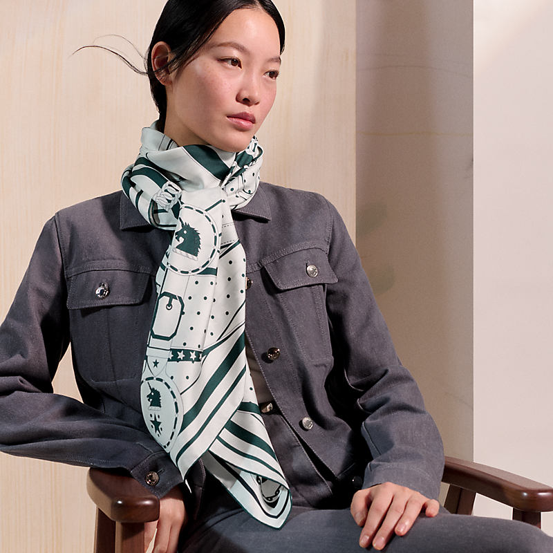 カレダブルフェイス 140 《朝の散歩・バンダナ》 - ホワイト | Hermès