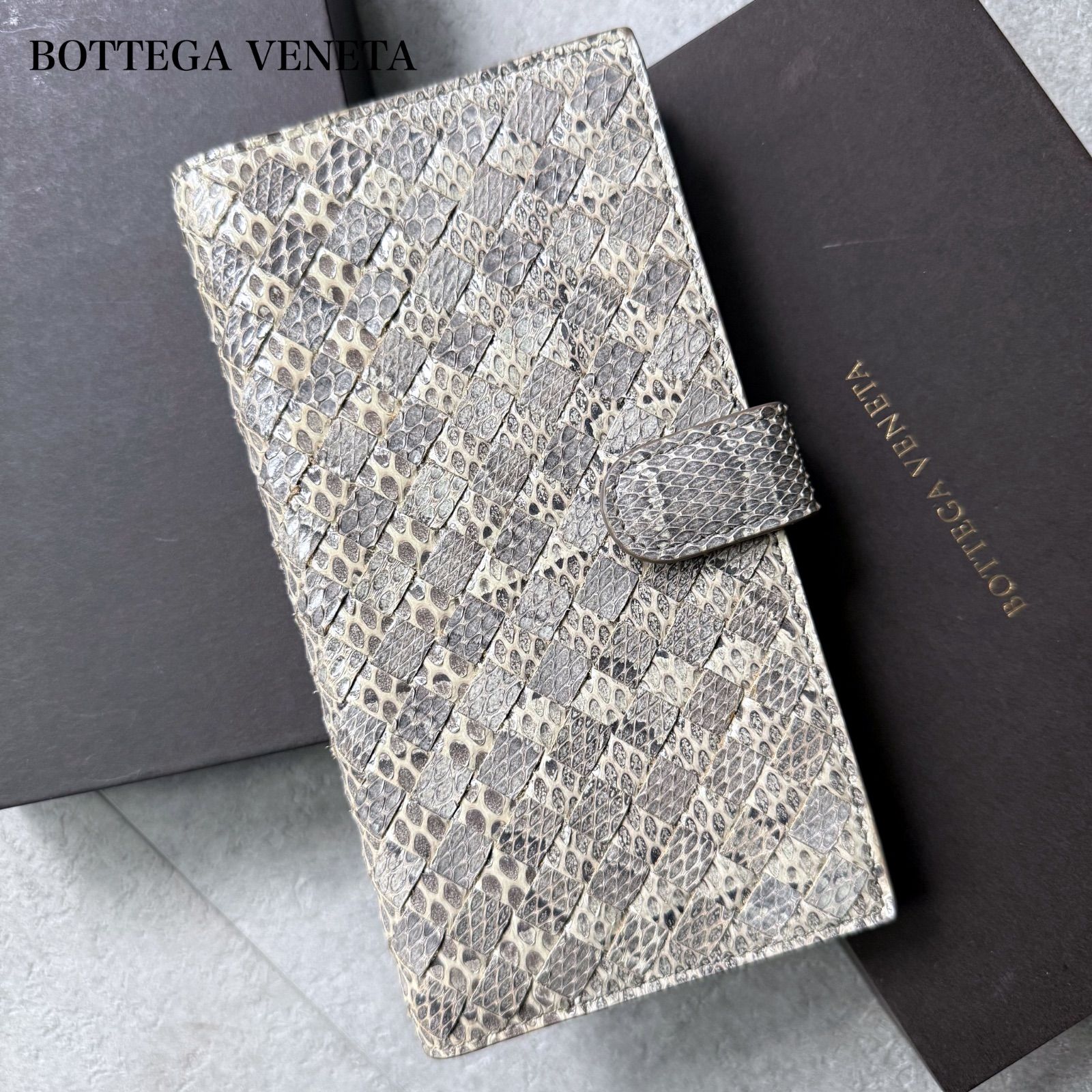 極美品 BOTTEGA VENETA ボッテガヴェネタ イントレチャート パイソン