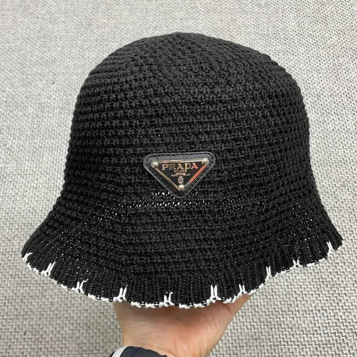 PRADA ブラック クロシェ バケットハット - メルカリ