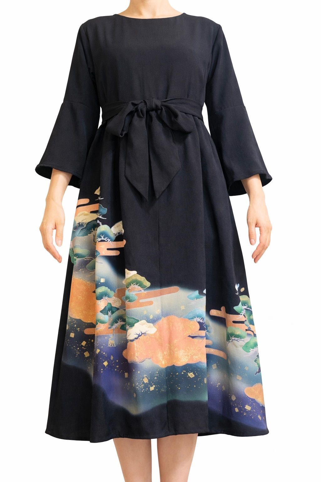 着物リメイク ワンピース ドレス 黒留袖 正絹 落款 作家物 枝松 - メルカリ