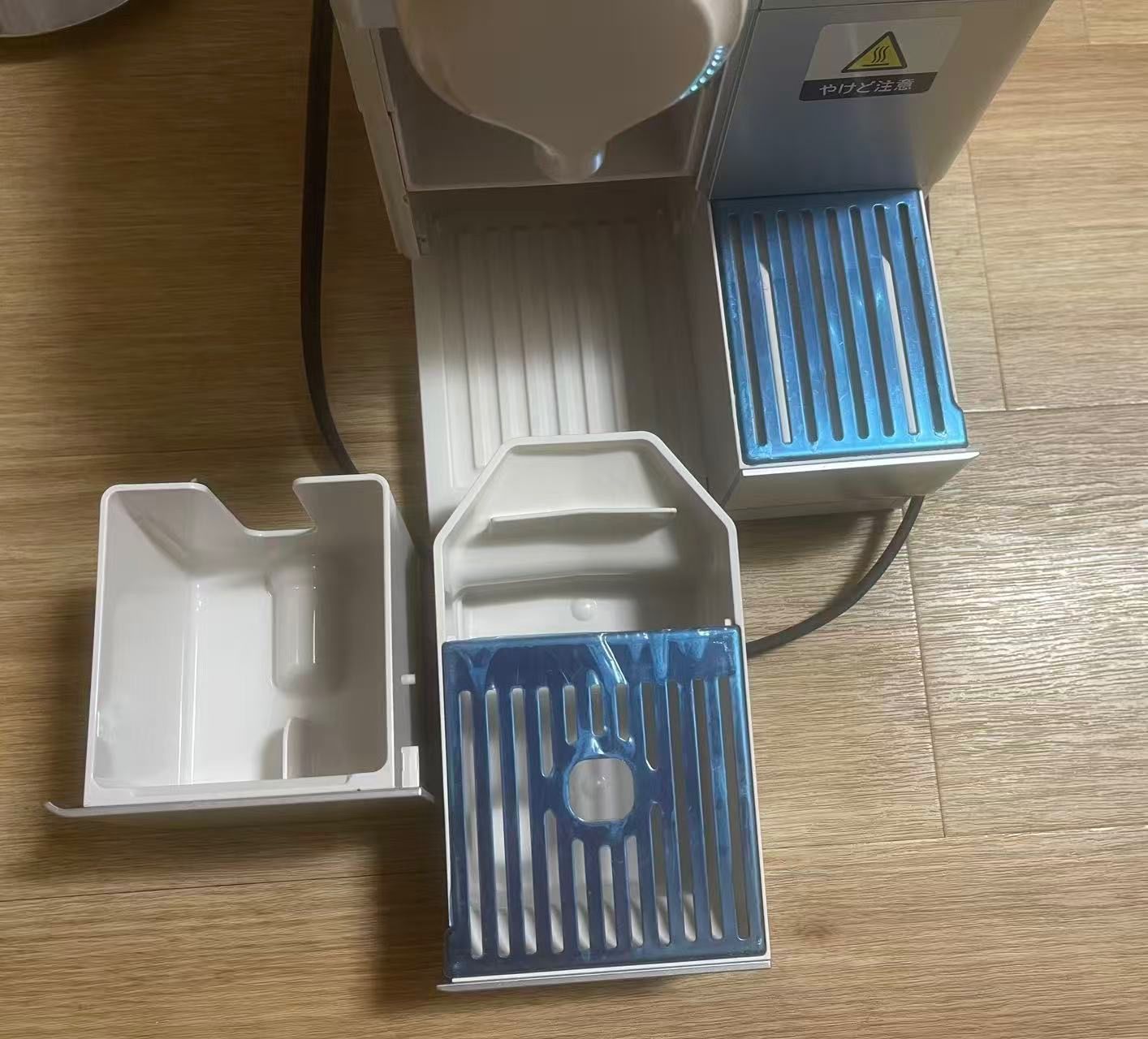 中古ネスプレッソコーヒーメーカーF521 + ネスプレッソコップセット(2