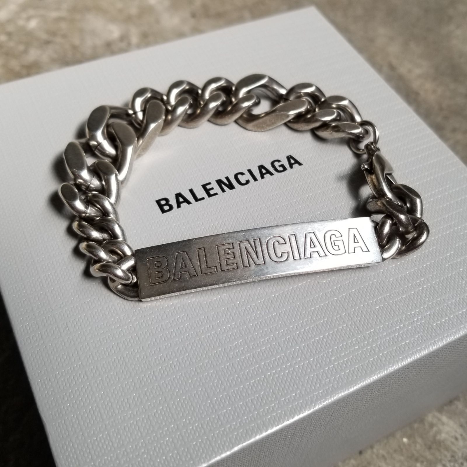 BALENCIAGA PLATE TWIST ブレスレット L バレンシアガ プレート