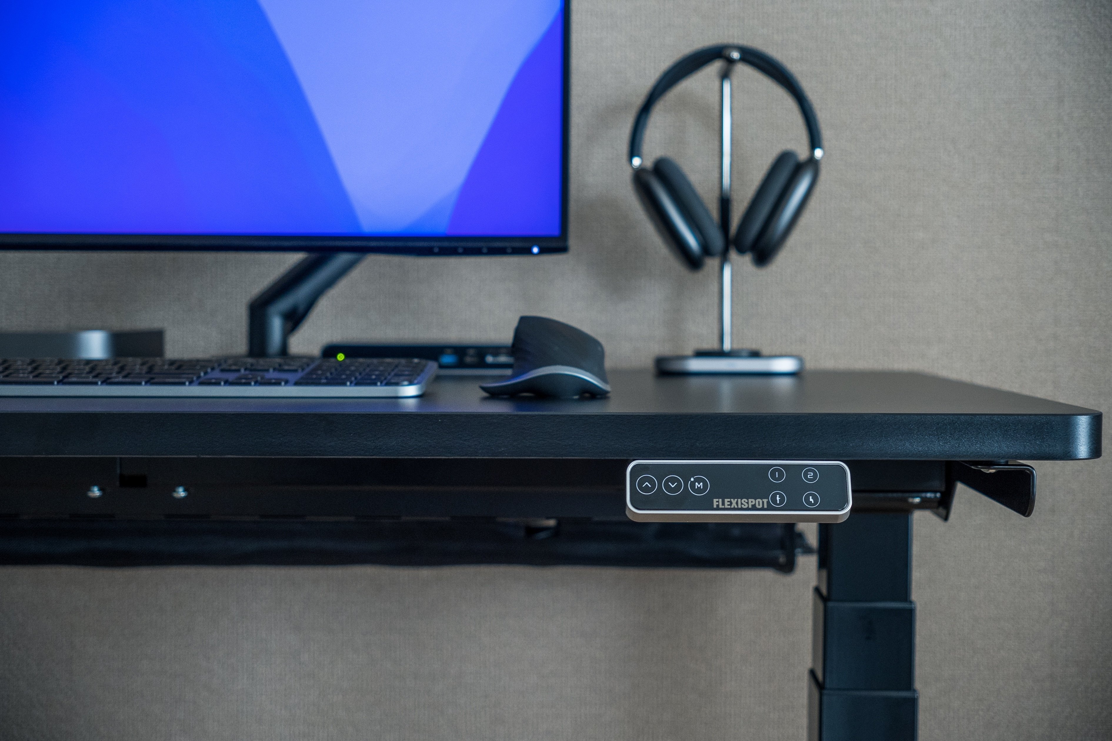 FLEXISPOT E7でつくる すっきりデスク｜Sho