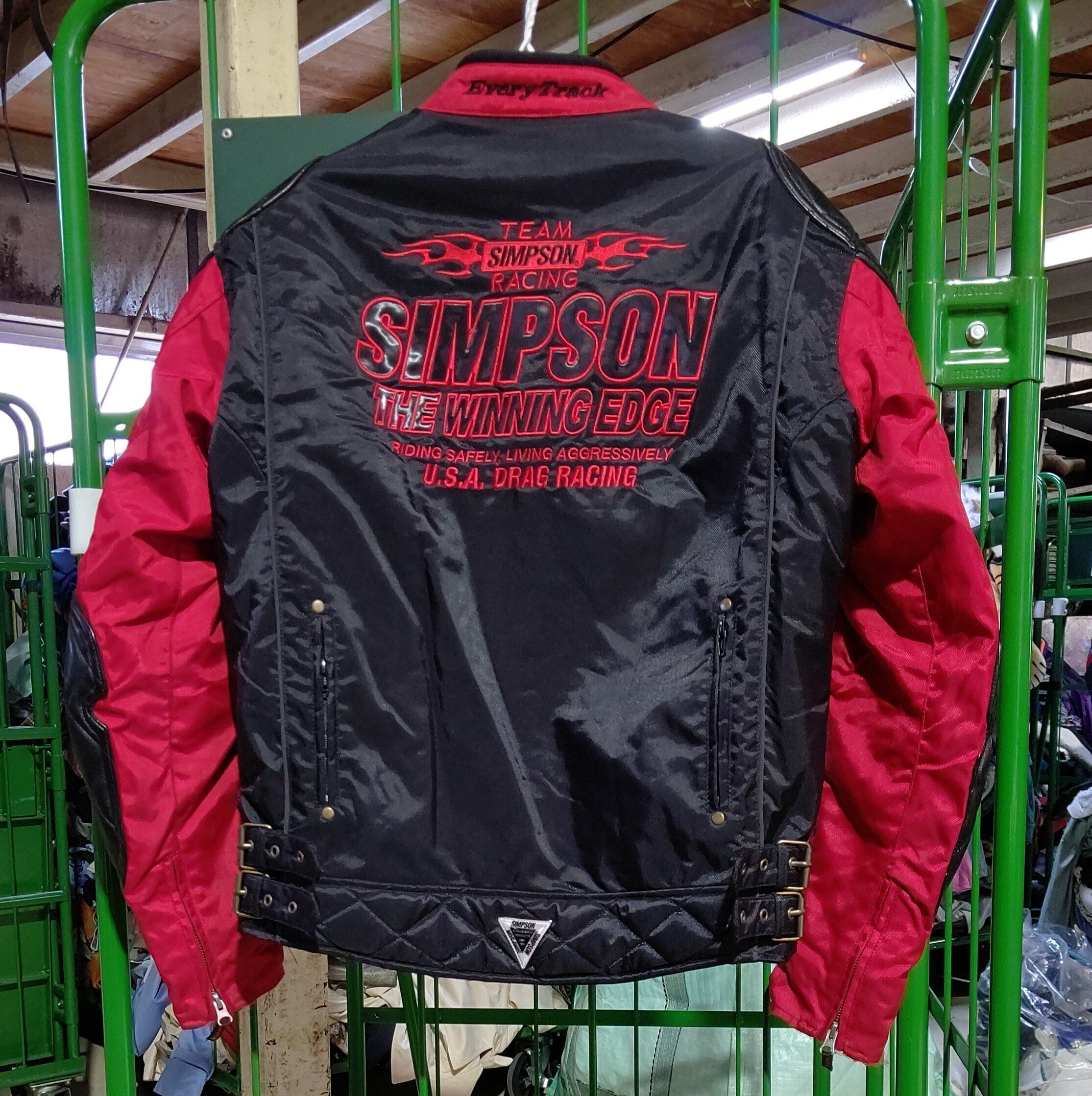 SIMPSONの🏍ライダースジャケットをレスキューした💖黒地に深紅｜ラグ