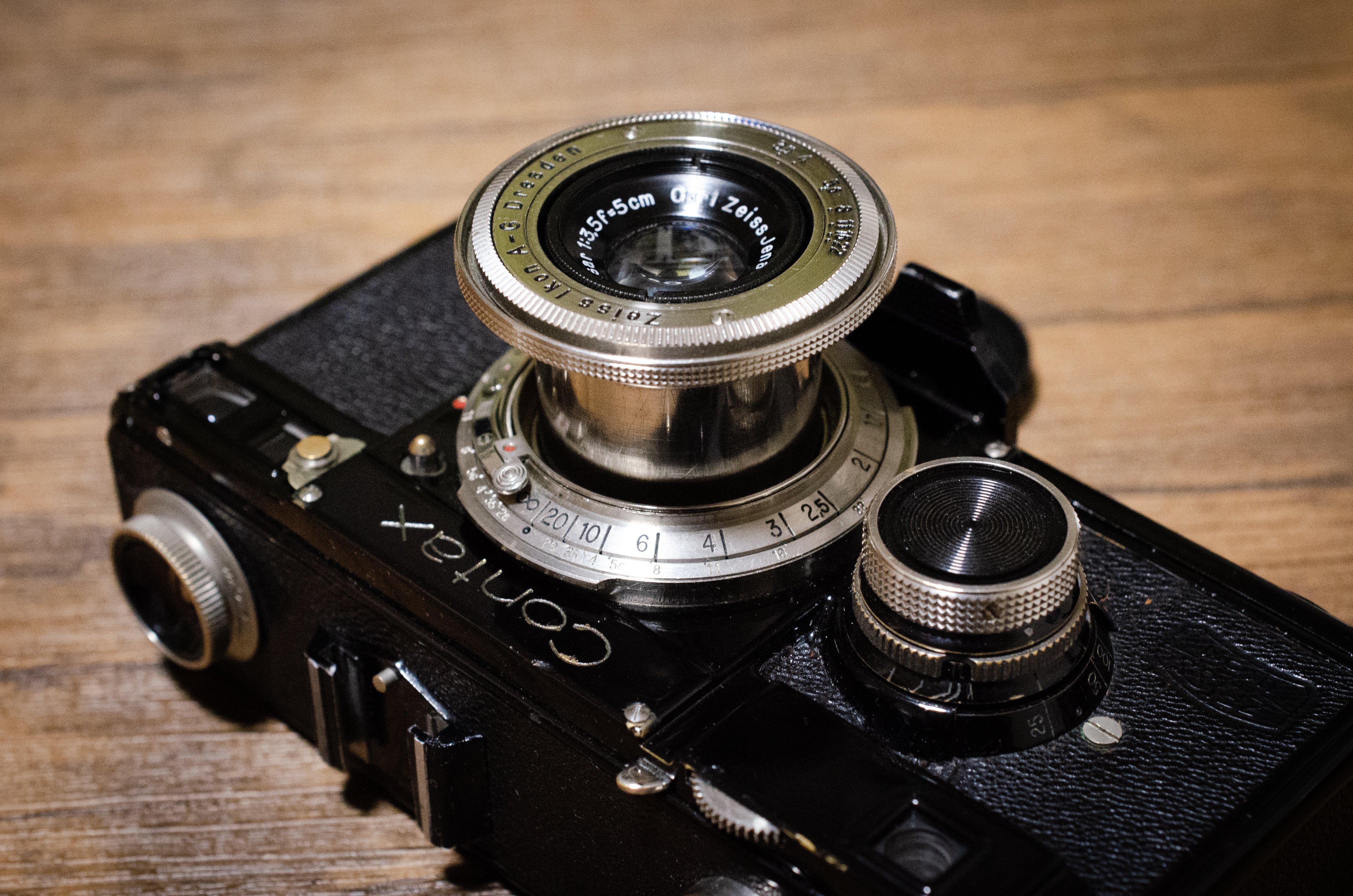 あなたのカメラの鷲の目『Carl Zeiss Jena Tessar 5cm f3.5』｜masato