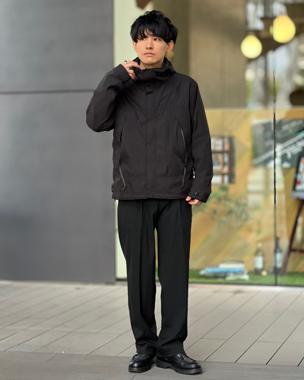 防風パデッドコート、タックテーパードパンツ（ワイドフィット・丈標準