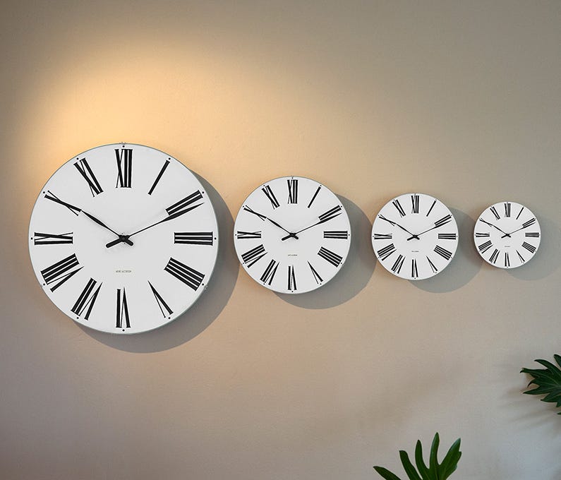 スタイリッシュな北欧デザインの壁掛け時計 - Arne Jacobsen