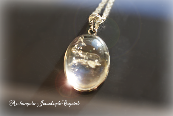 水入りクリアクォーツ・Oval型ペンダント