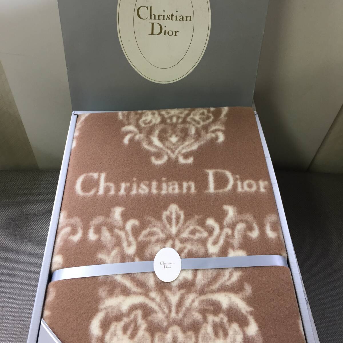 Yahoo!オークション -「(dior ディオール)」(毛布) (寝具)の落札相場