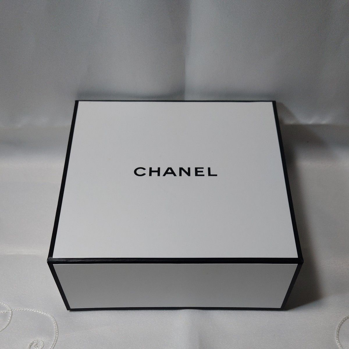 CHANEL シャネル 空箱 ギフトボックス プレゼントに 縦14×横14 5×高さ5