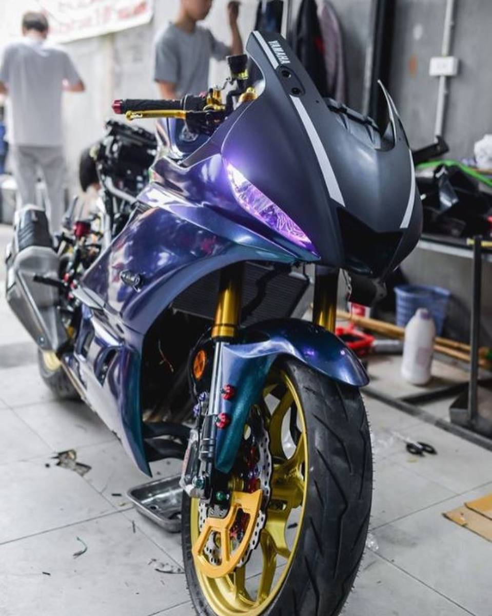 当社在庫あり YZF-R25/R3 を YZF-R6 フェイスに早変わり! フロント