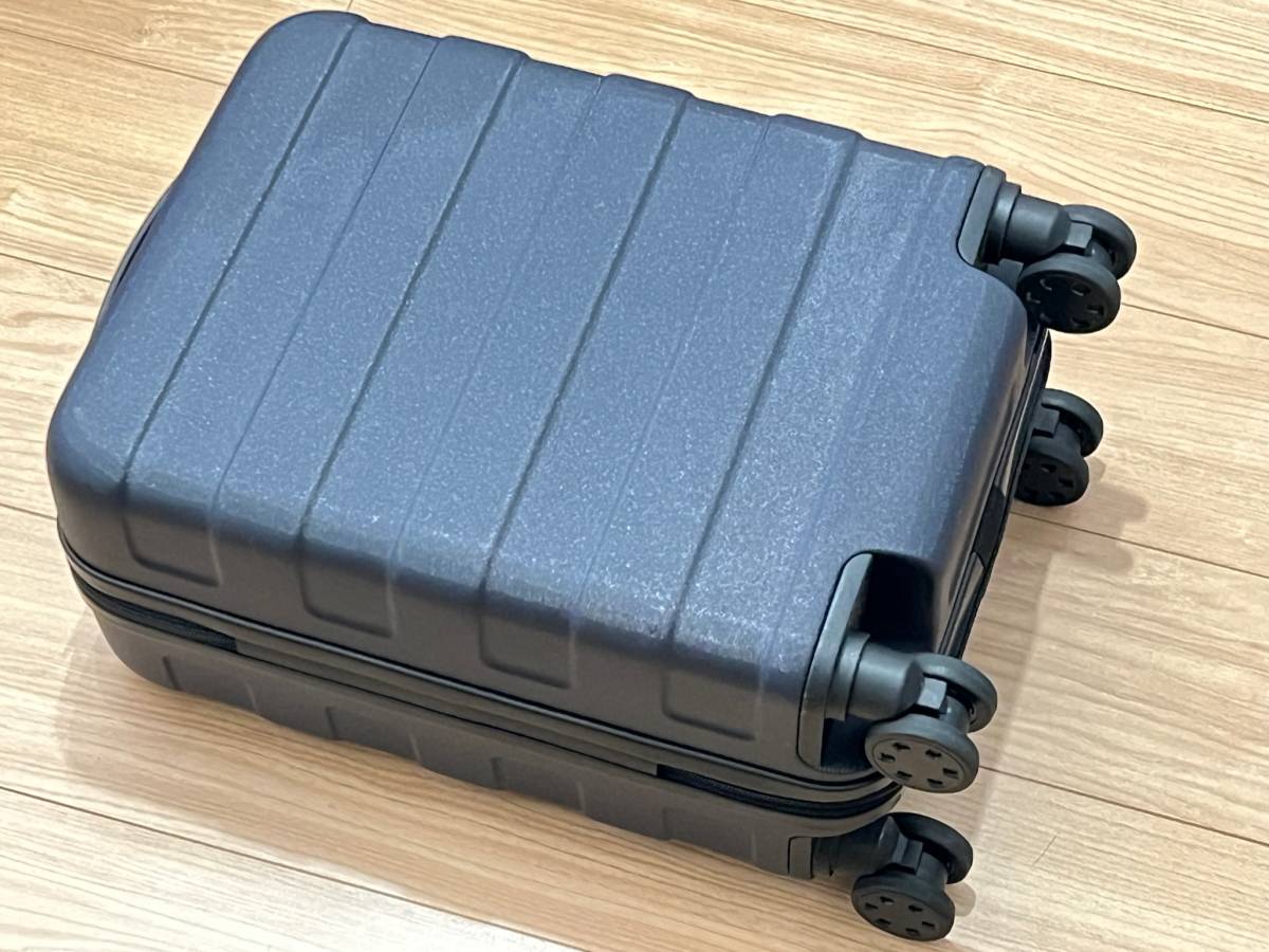 新品同様 無印良品 ハードキャリーケース 20L ネイビー バーを自由に