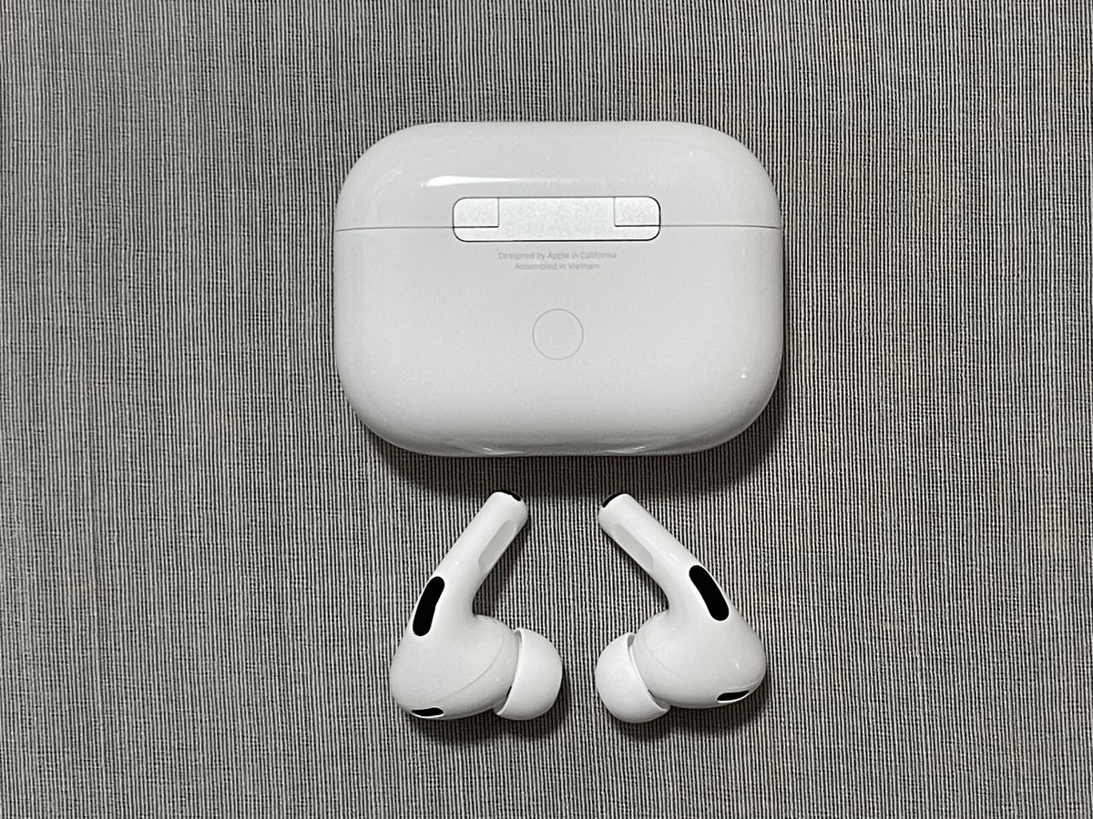 美品 Apple AirPods Pro 第2世代 MQD83J/A 正規品 保証24年8月30日まで