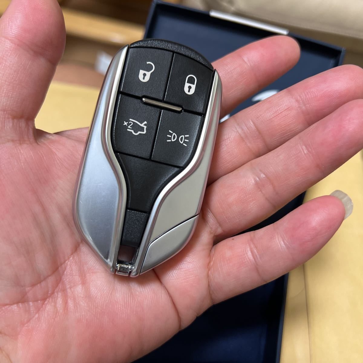 未使用保管品 送料無料 マセラティ 純正 キーレス スマートキー