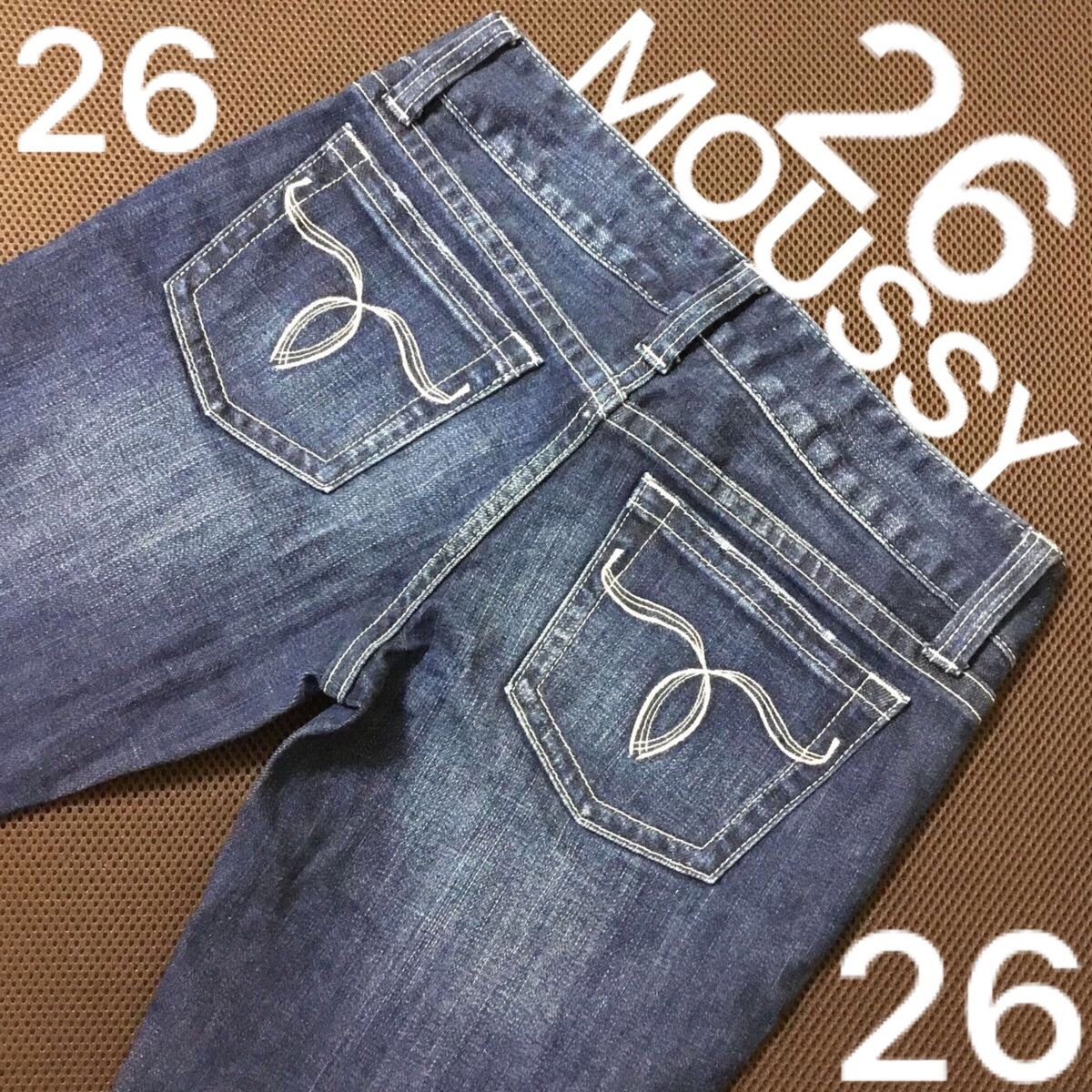 美品】 MOUSSY デニム ローライズ 26 スキニー ホワイトステッチ