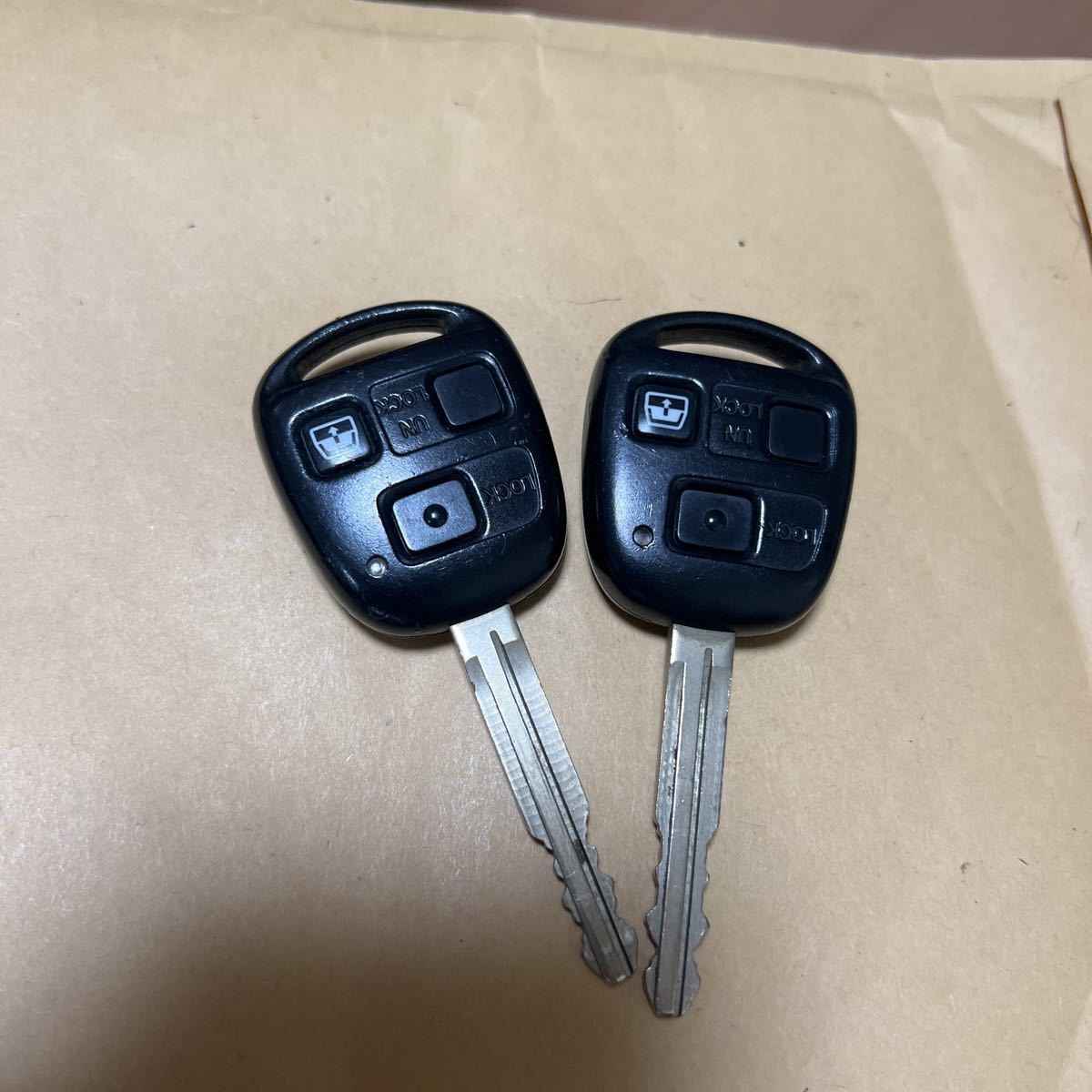 超希少 送料無料 トヨタ 180/185系 ハイラックスサーフ 純正キーレス 2