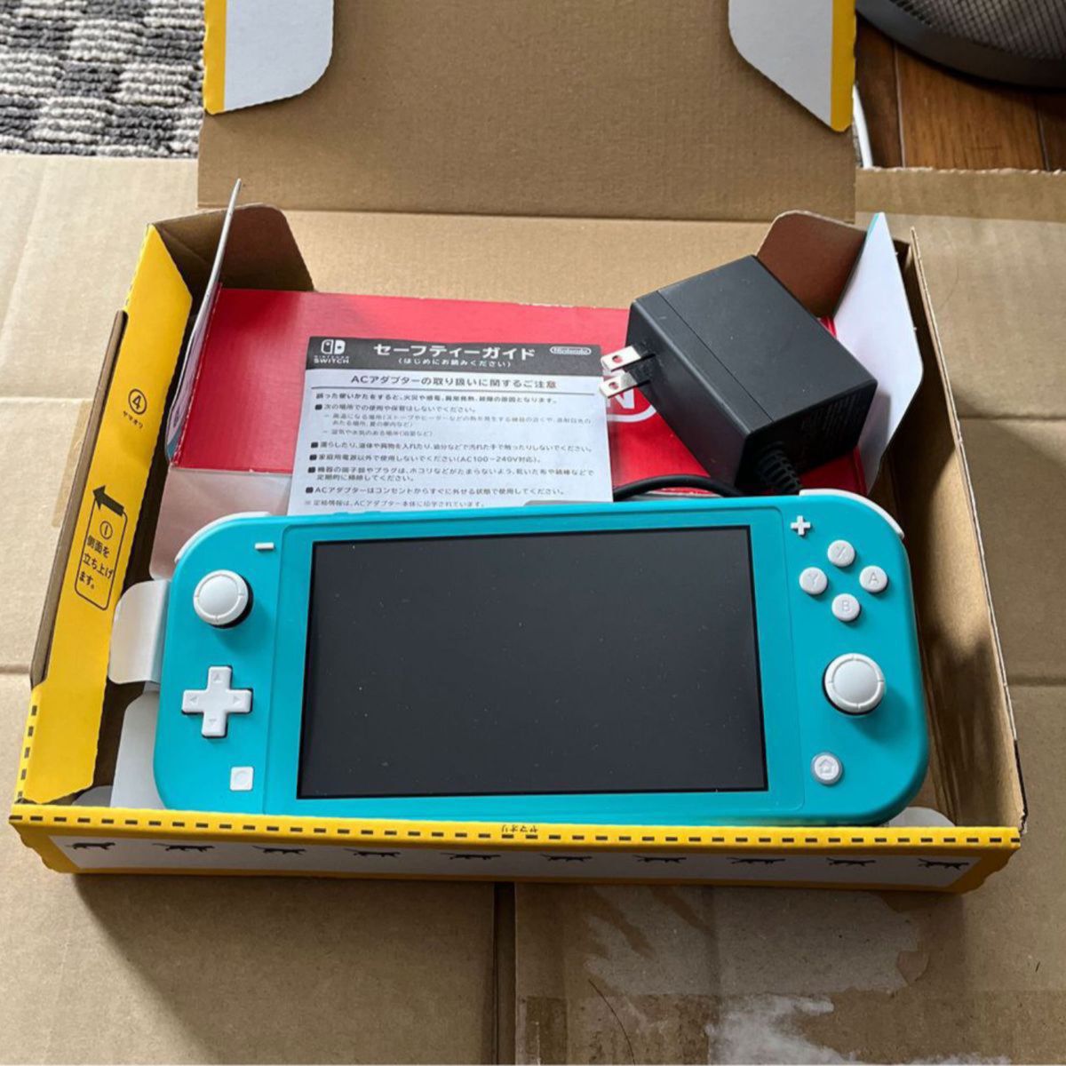 Nintendo Switch Lite ターコイズ 美品 本体 最安値 充電器箱付き 保護