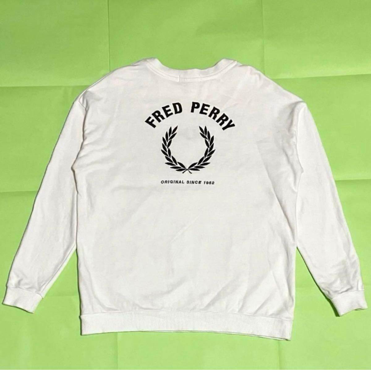 人気】FRED PERRY×BEAMS 別注 Logo Crew Sweat 月桂樹ロゴ 定価14 850