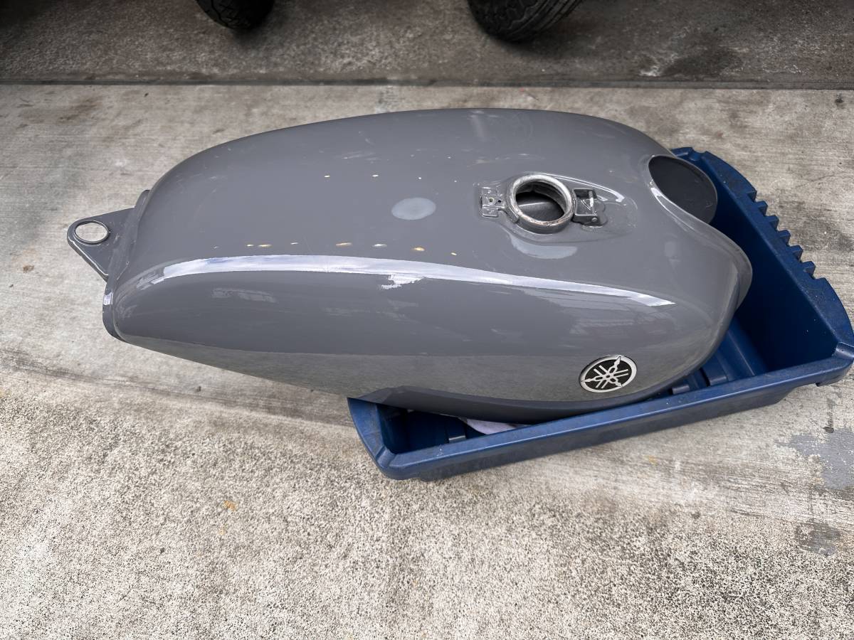 Yahoo!オークション - ヤマハ SR400 タンク グレー色 美品