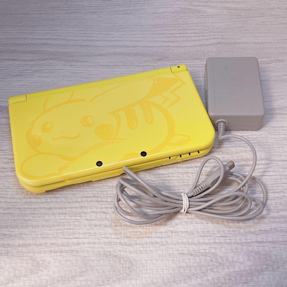 美品 激レアテーマ Newニンテンドー3DS LLピカチュウイエロー ポケモン