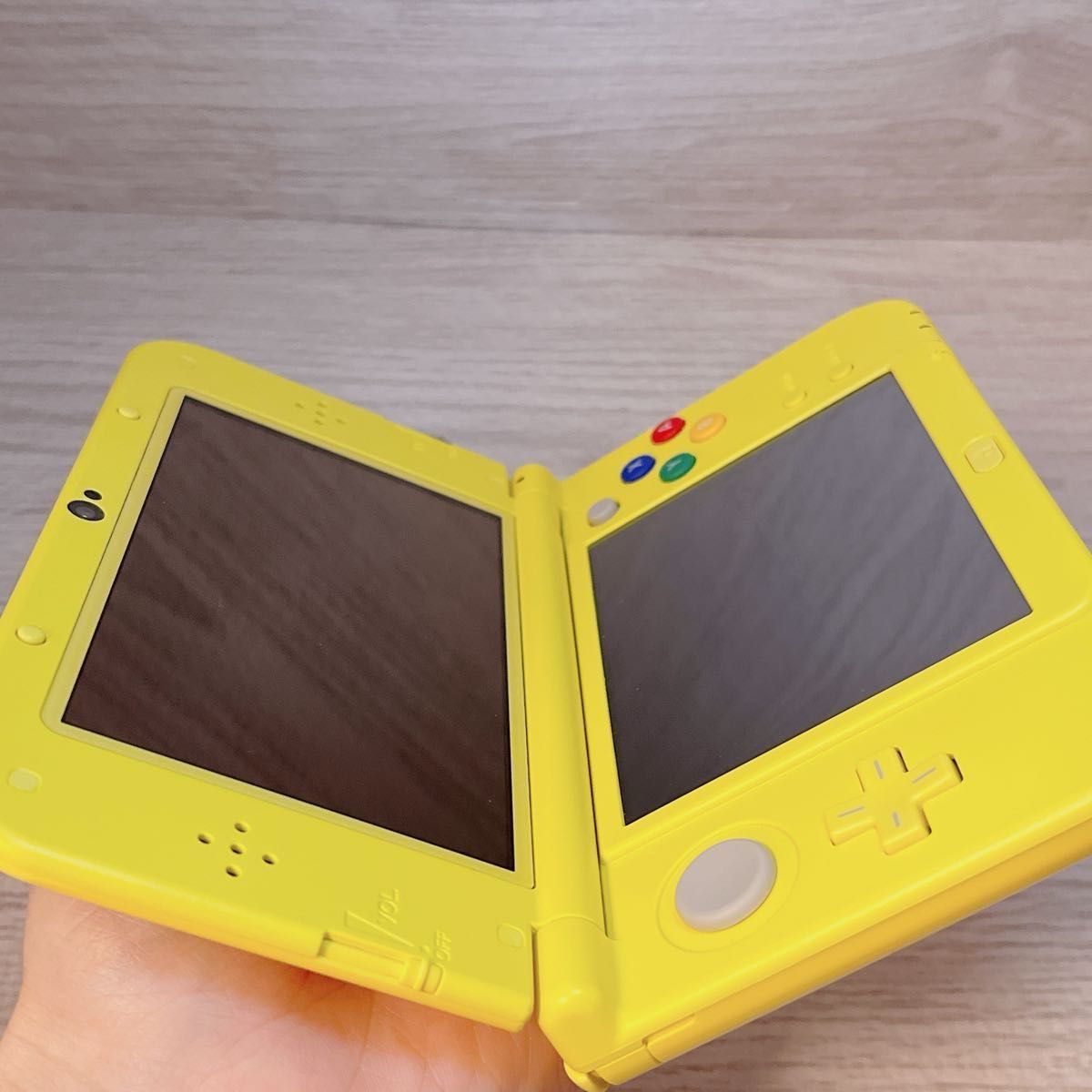 美品 激レアテーマ Newニンテンドー3DS LLピカチュウイエロー ポケモン