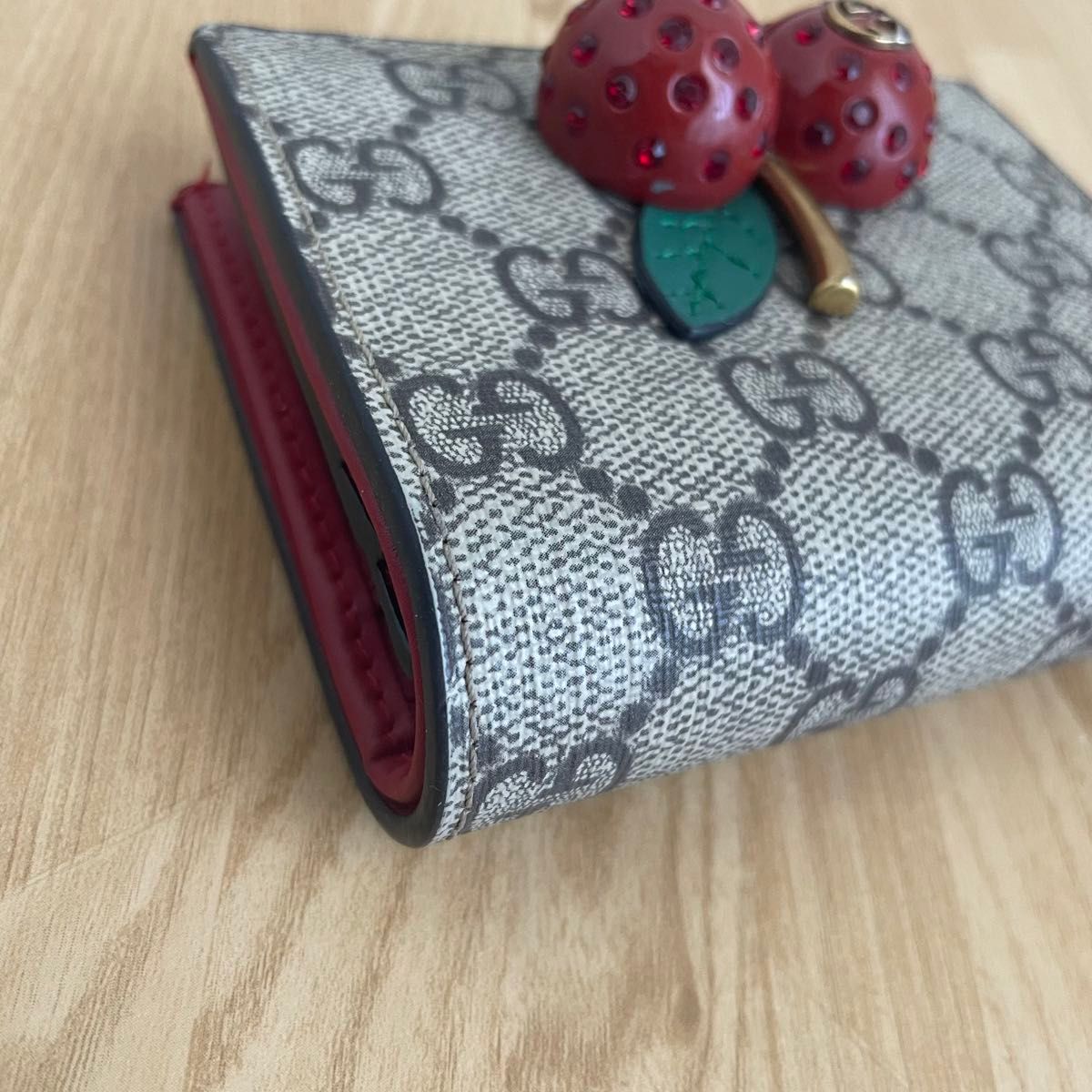 美品 GUCCI グッチ GGスプリーム チェリーモチーフ 二つ折り 財布